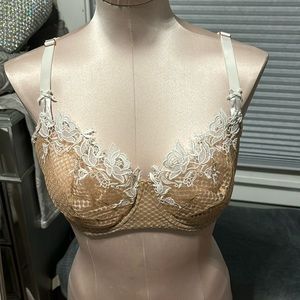 NWOT Victoria’s Secret dream angels push up without padding